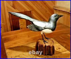 Exquisite MAGPIE Art Wood Bird Carving Sculpture Decoy signed by Casey Edwards