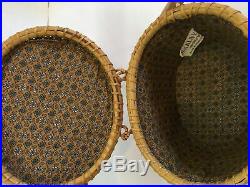 VTG Nantucket Basket Purse w Wood Handle Lined Whale carving on top 10x7x6