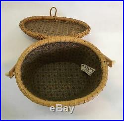 VTG Nantucket Basket Purse w Wood Handle Lined Whale carving on top 10x7x6