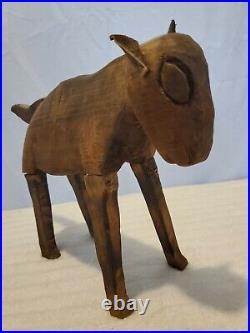 Vintage American Folk Art Carved Wood BISON/BUFFALO Sculpture 9X13X4 Unsigned