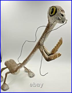 Vintage Isaac Smith PRAYING MANTIS Carved Wood Animal Sculpture