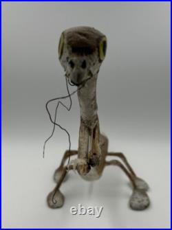 Vintage Isaac Smith PRAYING MANTIS Carved Wood Animal Sculpture