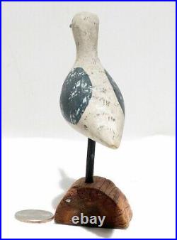 Vintage Wood Handcarved & Handpainted Seagull Ocean Bird Standing On Tree Trunk