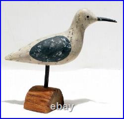 Vintage Wood Handcarved & Handpainted Seagull Ocean Bird Standing On Tree Trunk