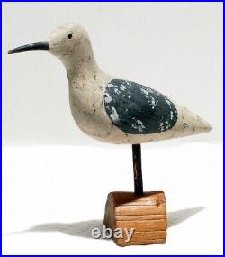 Vintage Wood Handcarved & Handpainted Seagull Ocean Bird Standing On Tree Trunk