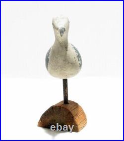 Vintage Wood Handcarved & Handpainted Seagull Ocean Bird Standing On Tree Trunk